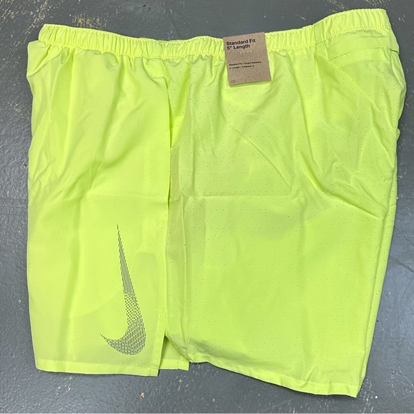 Nike Challenger 5” Running Shorts DR8760-736 Volt Yellow XL Brief Lining - Picture 3 of 14